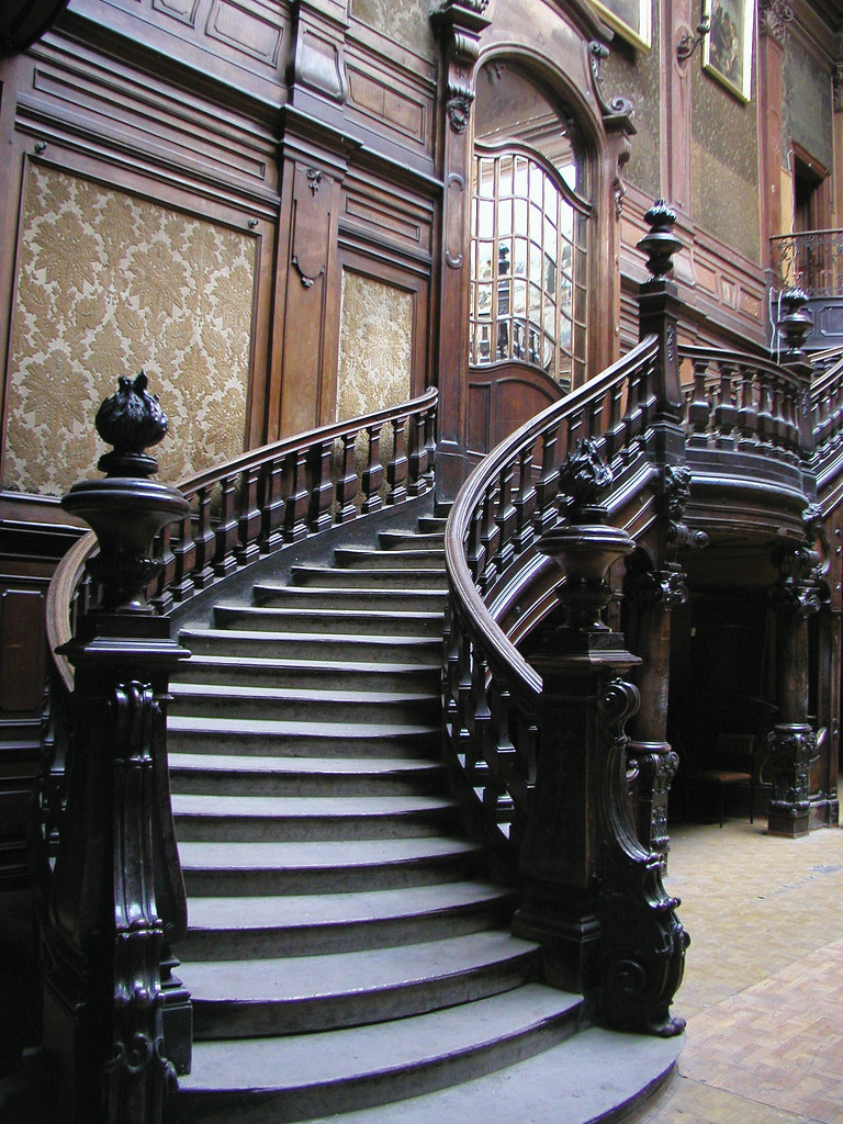 Renowacja schodów drewnianych – o czym pamiętać?